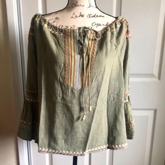 ♥️ NEW ♥️textured Moss Green Blouse with Beautiful Stitching - Picture 1 of 10